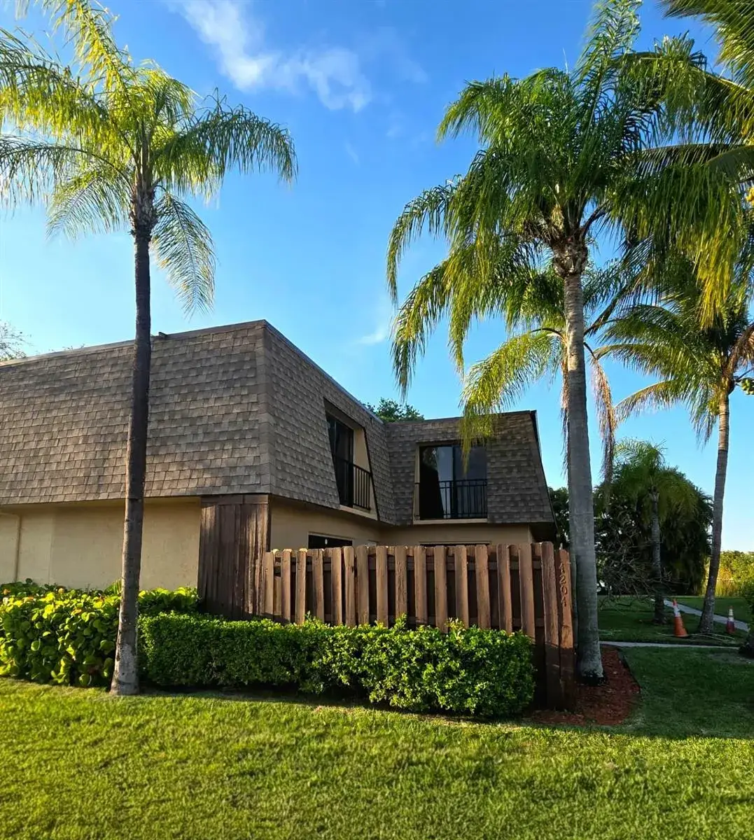 2 bedroom 2 bath Residential Lease for rent at 4204 WATERVIEW Circle, Palm Springs FL 33461