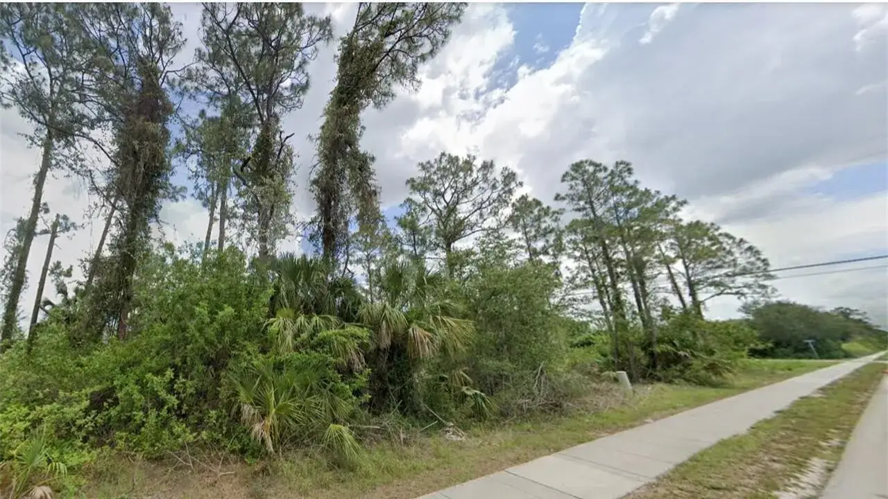 Commercial Land for sale at 703 E 6th Street, FL 33972