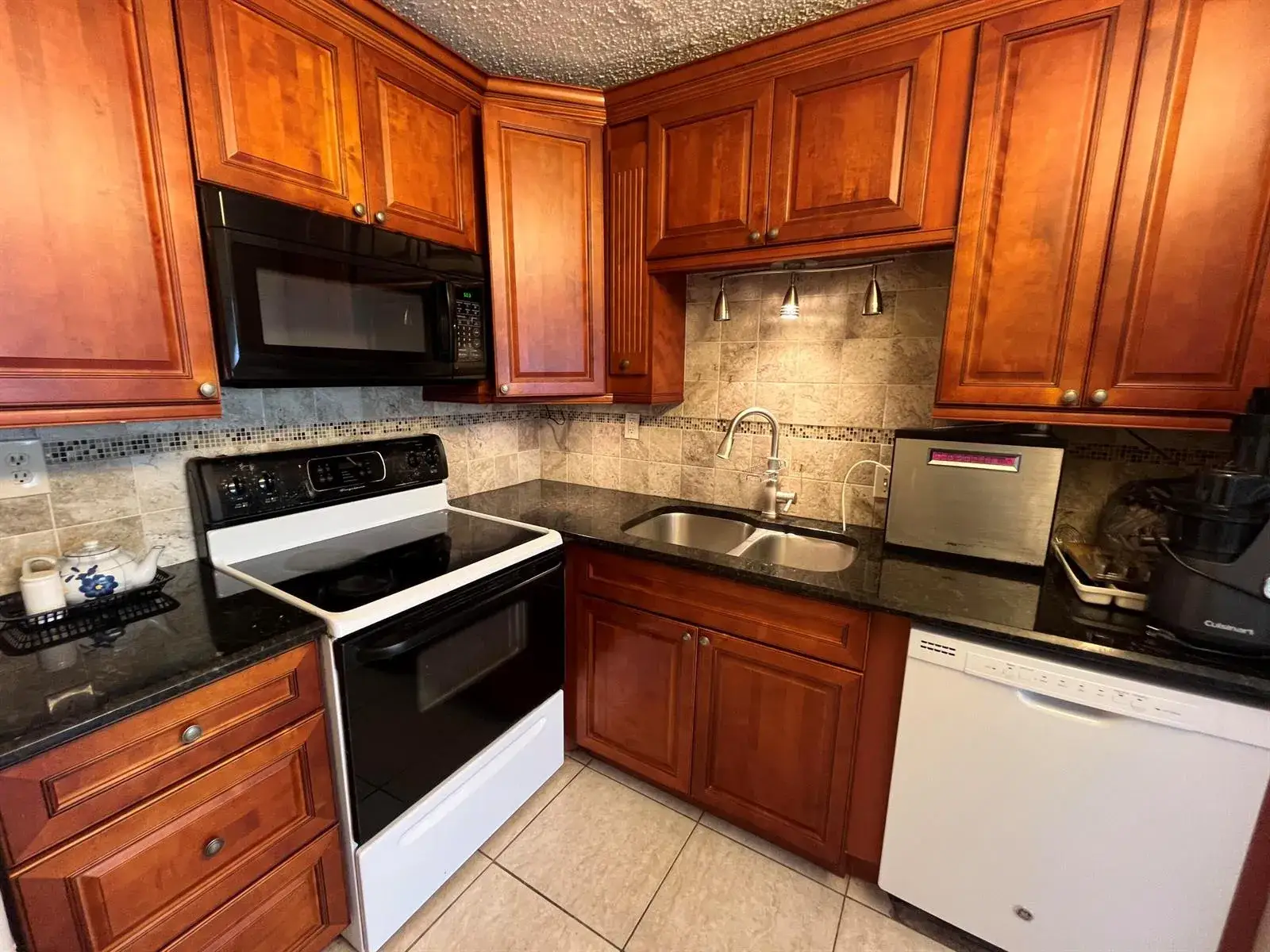 1 bedroom 1 bath Residential for sale at 7 FLANDERS A, Delray Beach FL 33484