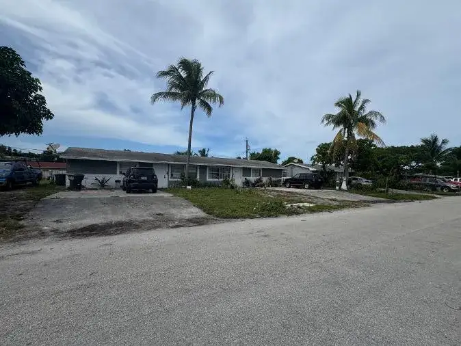 Residential Income for sale at 3141 49th Lane S, FL 33461