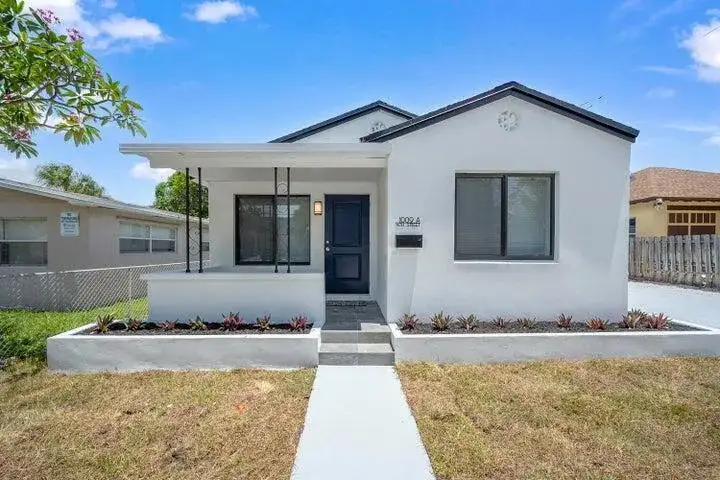 3 bedroom 2 bath Residential Lease for rent at 1009 14th Street # B, West Palm Beach FL 33401