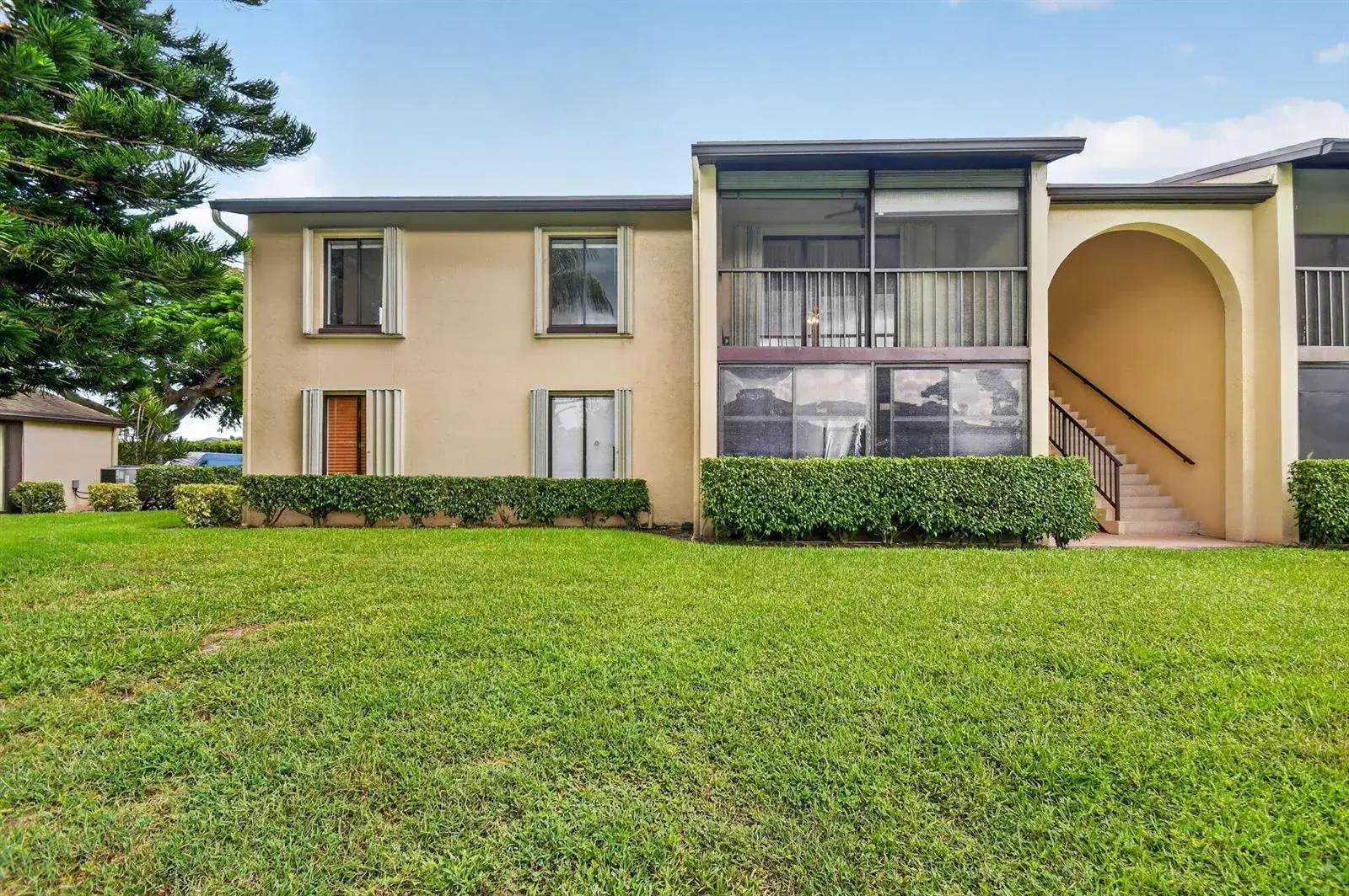 2 bedroom 2 bath Residential for sale at 623 Sea Pine Way # E2, FL 33415