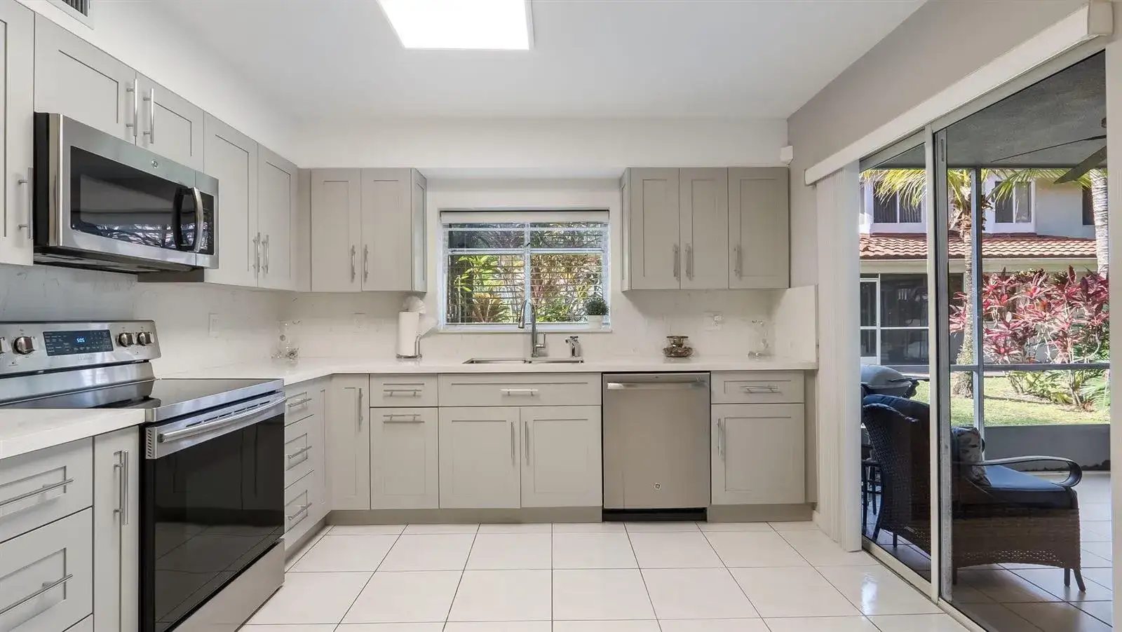 2 bedroom 2 bath Residential for sale at 9265 NW 9TH Court, Plantation FL 33324