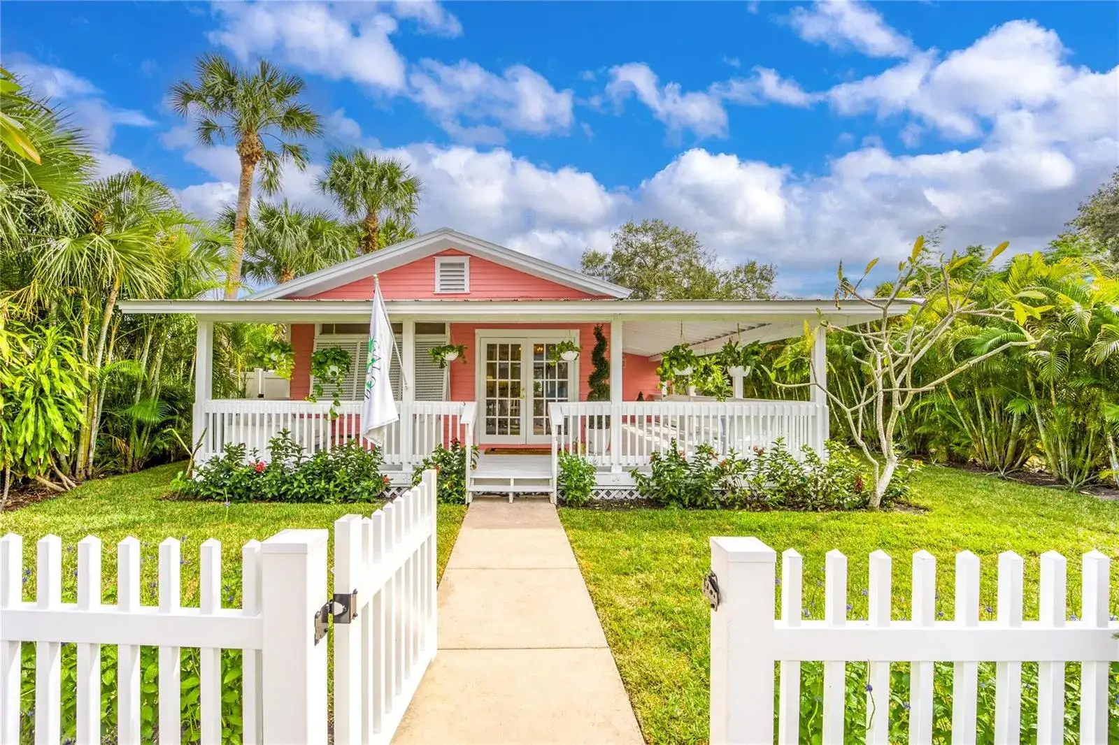 2 bedroom 2 bath Residential for sale at 645 SW CLEVELAND Avenue, Stuart FL 34994