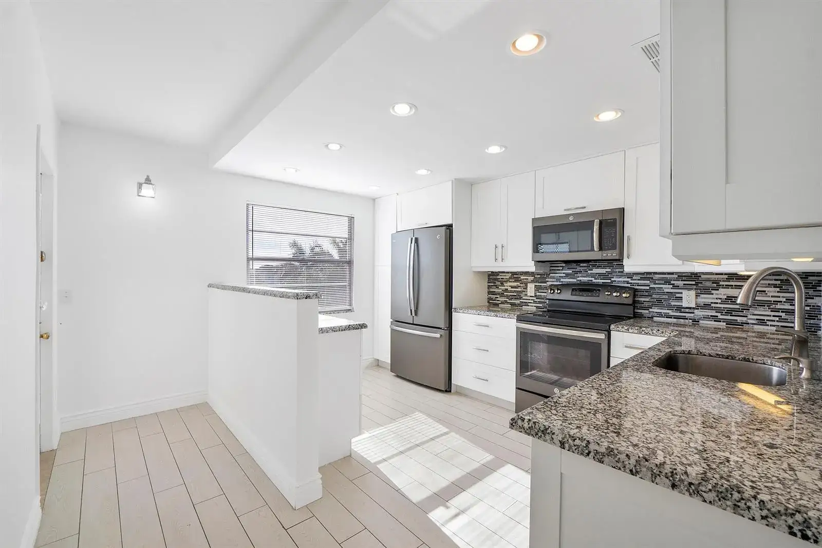 2 bedroom 2 bath Residential for sale at 4072 Guildford D, Boca Raton FL 33434