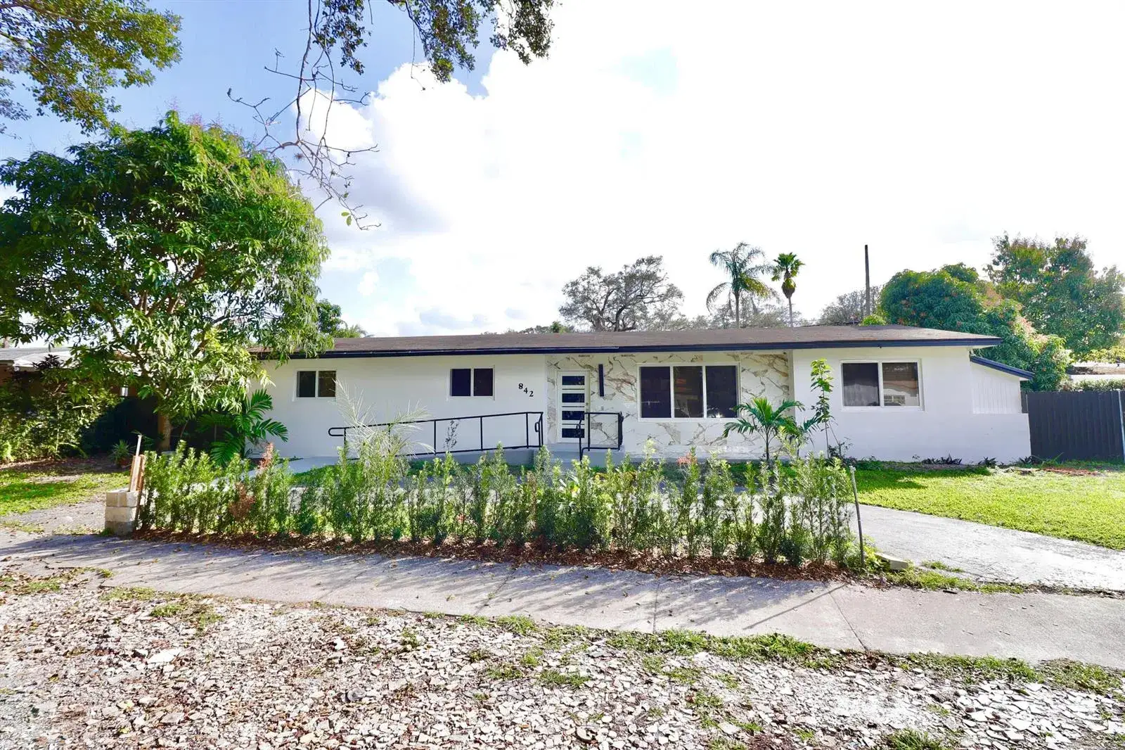 4 bedroom 3 bath Residential Lease for rent at 842 NE 154TH Street, Miami FL 33162
