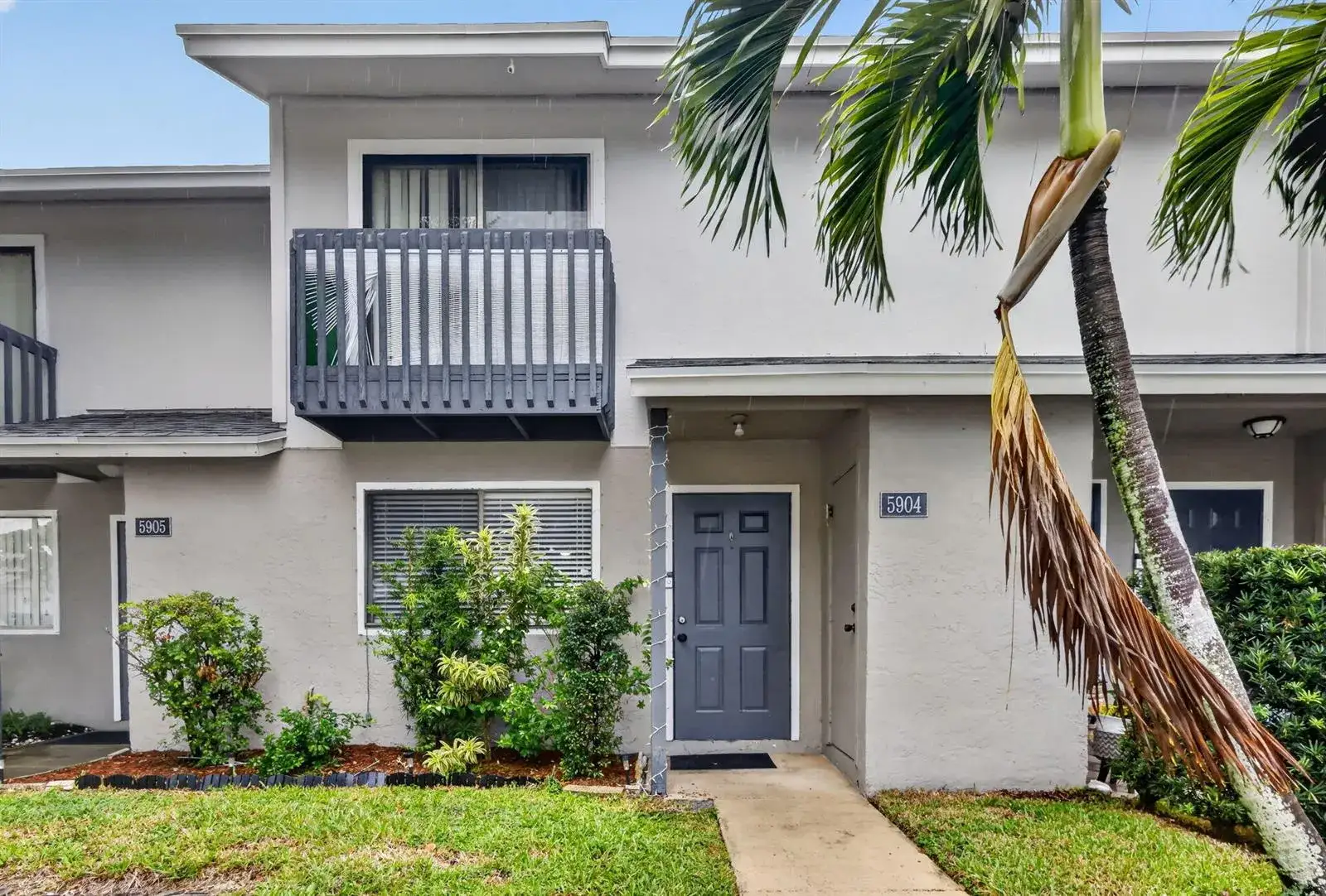 2 bedroom 2 bath Residential for sale at 5904 Channel Drive, FL 33463