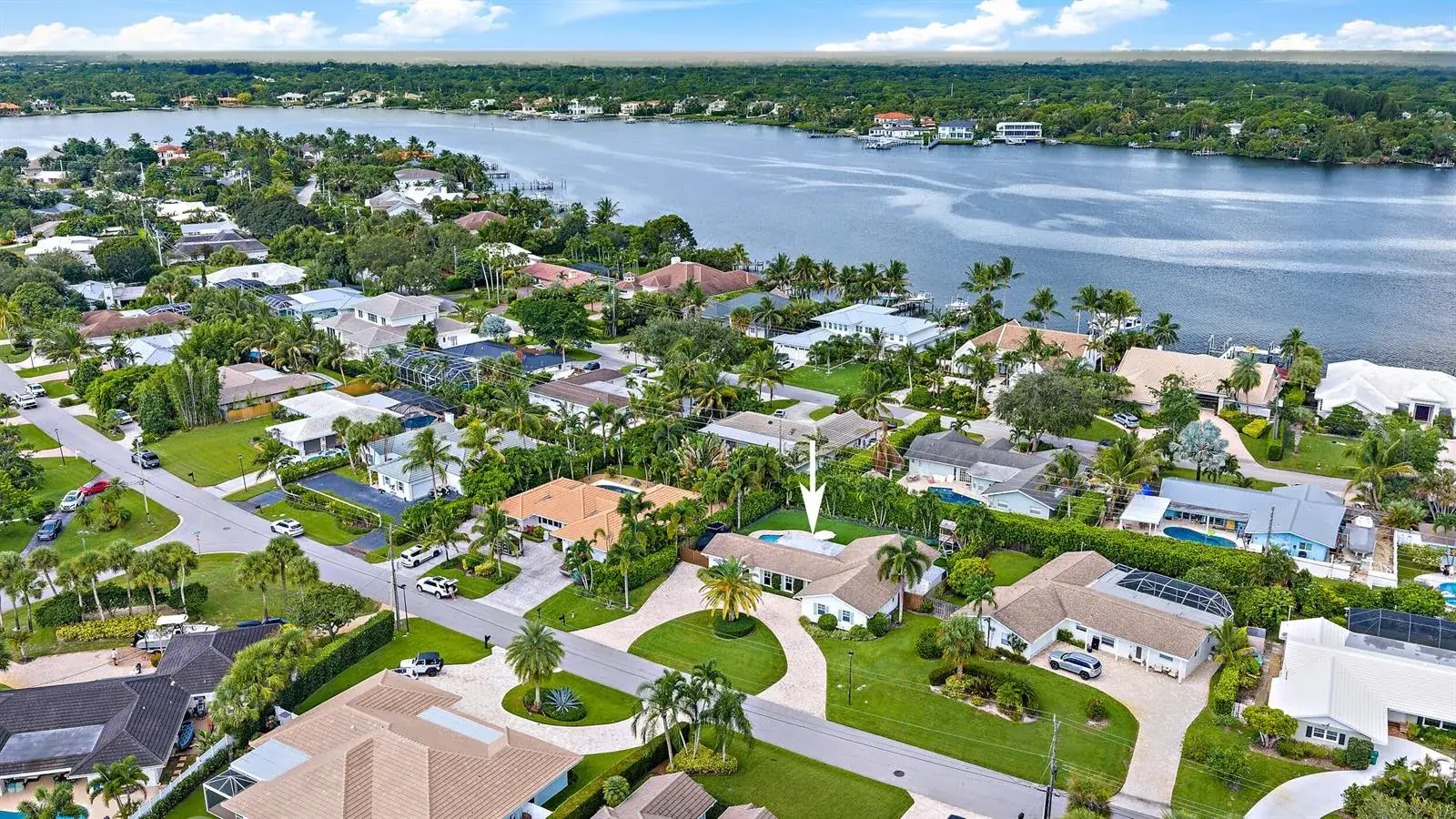 3 bedroom 2 bath Residential for sale at 215 Golfview Drive, Tequesta FL 33469