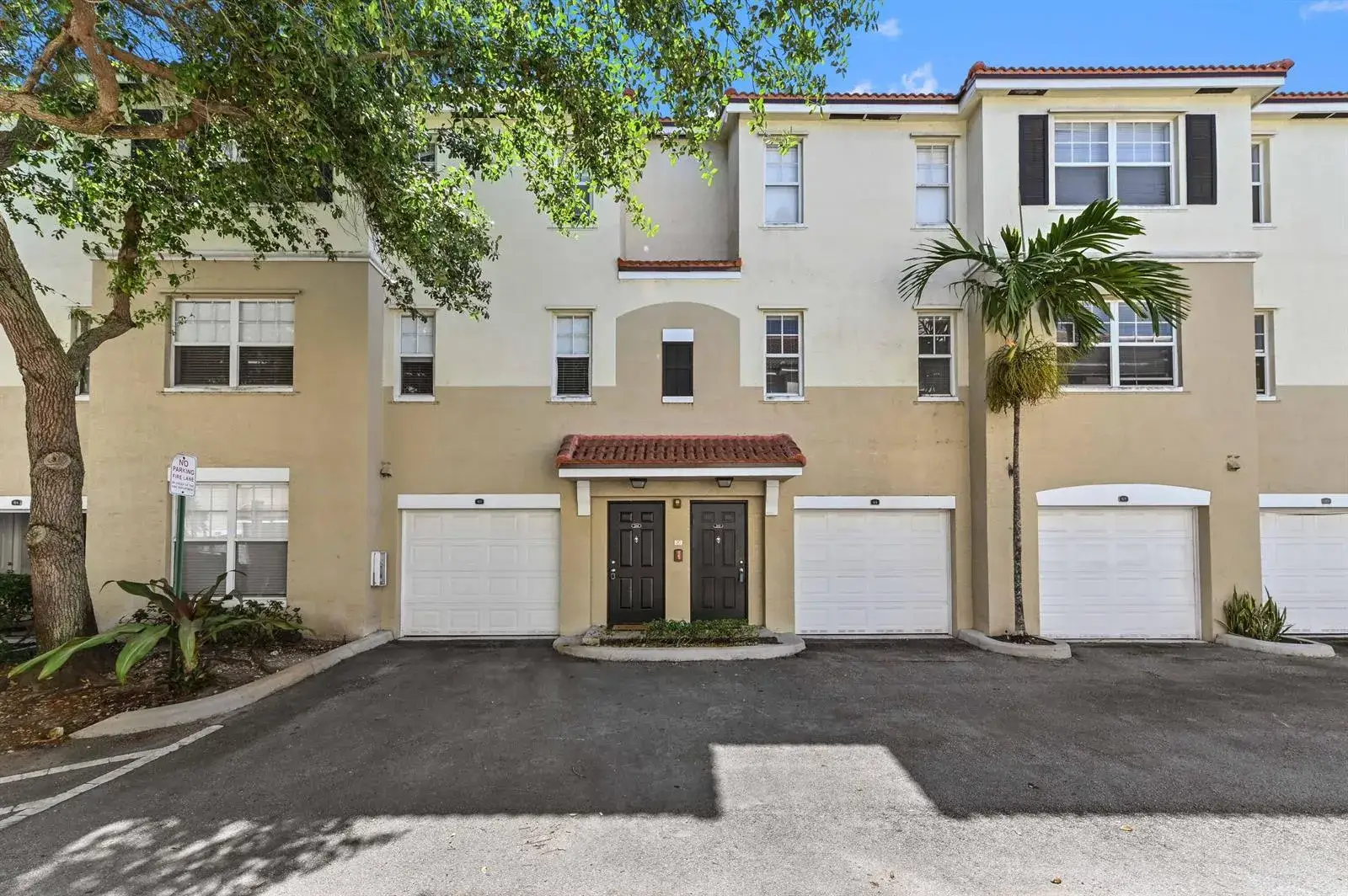 3 bedroom 2 bath Residential for sale at 6020 W Sample Road # 204, Coral Springs FL 33067