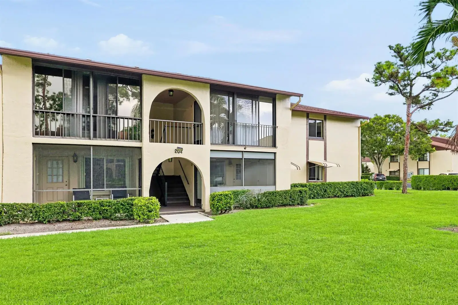 2 bedroom 2 bath Residential for sale at 204 Pine Hov Circle # 1, FL 33463