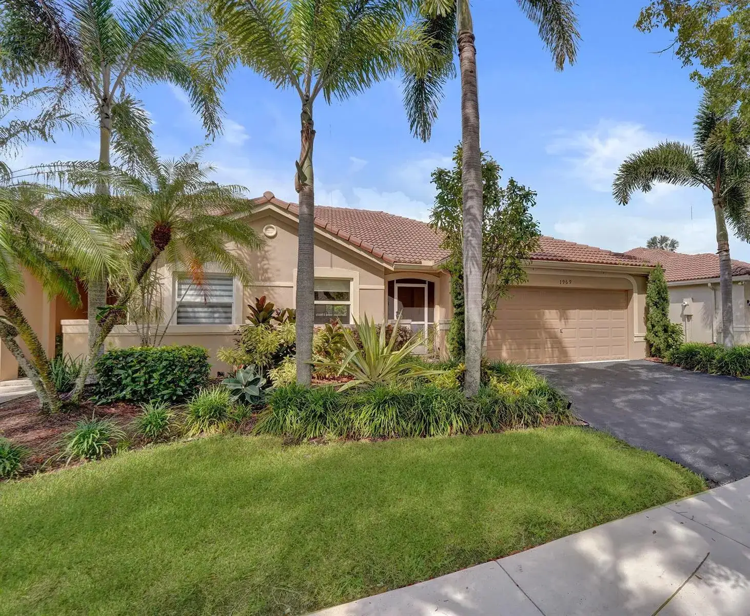 3 bedroom 2 bath Residential for sale at 1969 ANDROMEDA Lane, Weston FL 33327