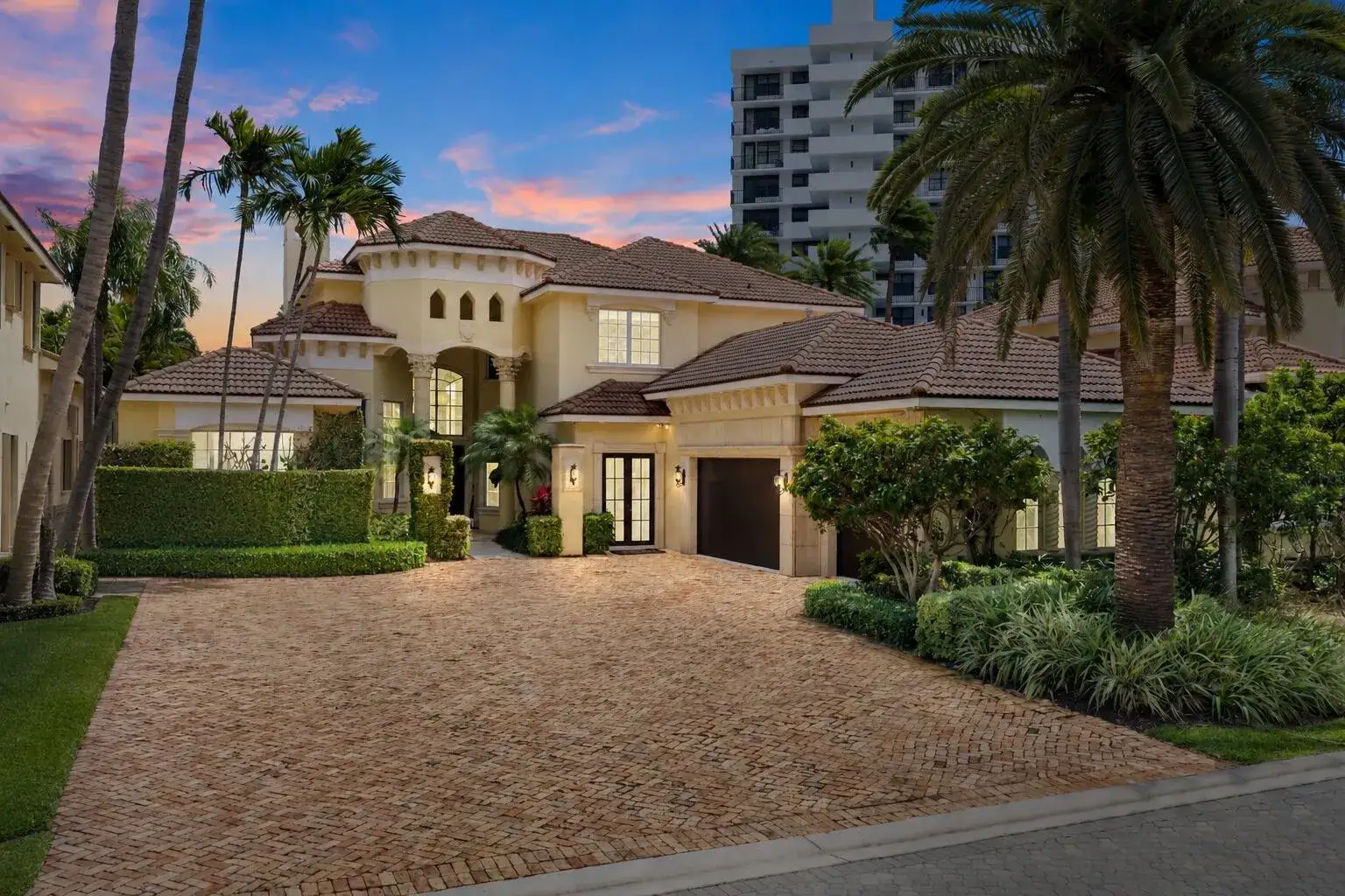 6 bedroom 5 bath Residential for sale at 1019 Grand Court, Highland Beach FL 33487