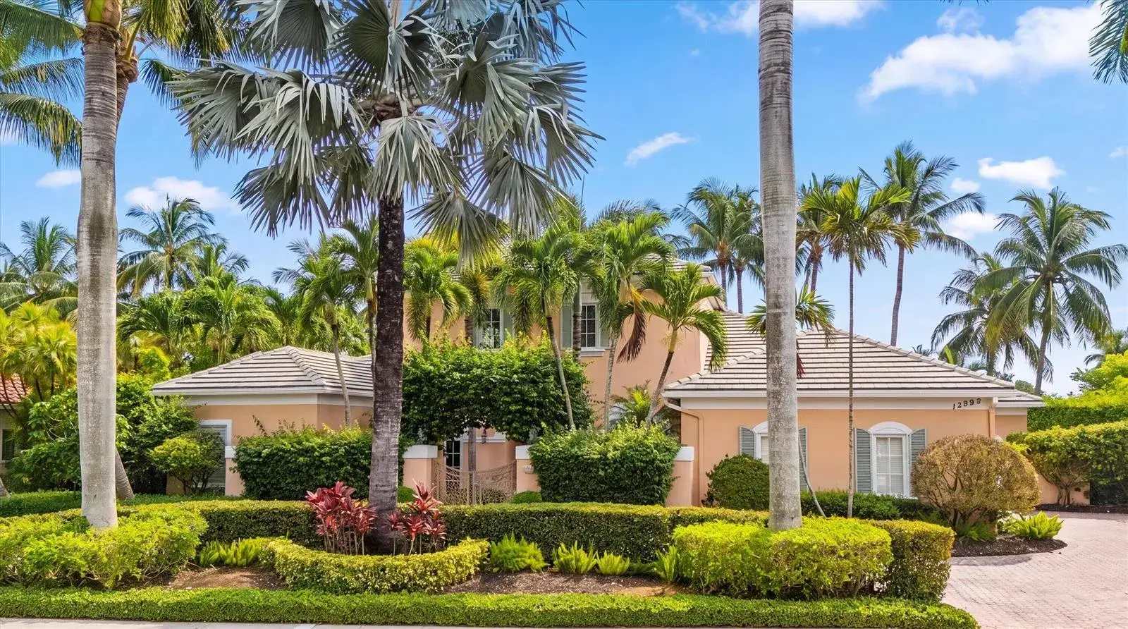 4 bedroom 5 bath Residential for sale at 12893 Mizner Way, Wellington FL 33414