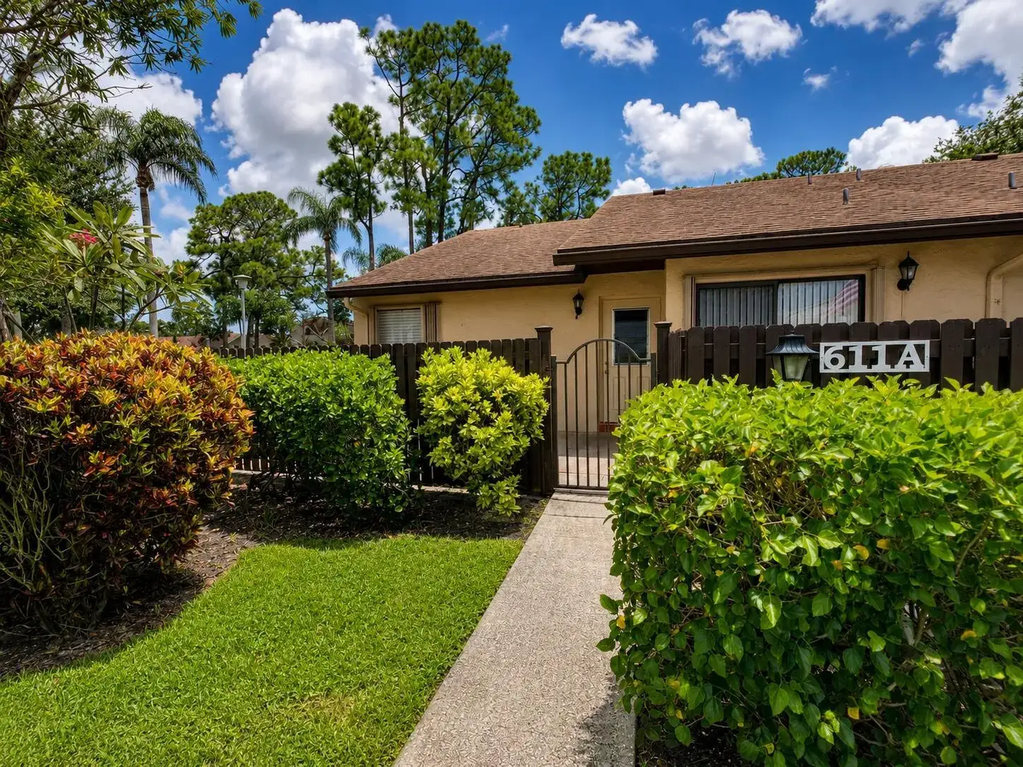 2 bedroom 2 bath Residential for sale at 611 Sea Pine Way # A, FL 33415