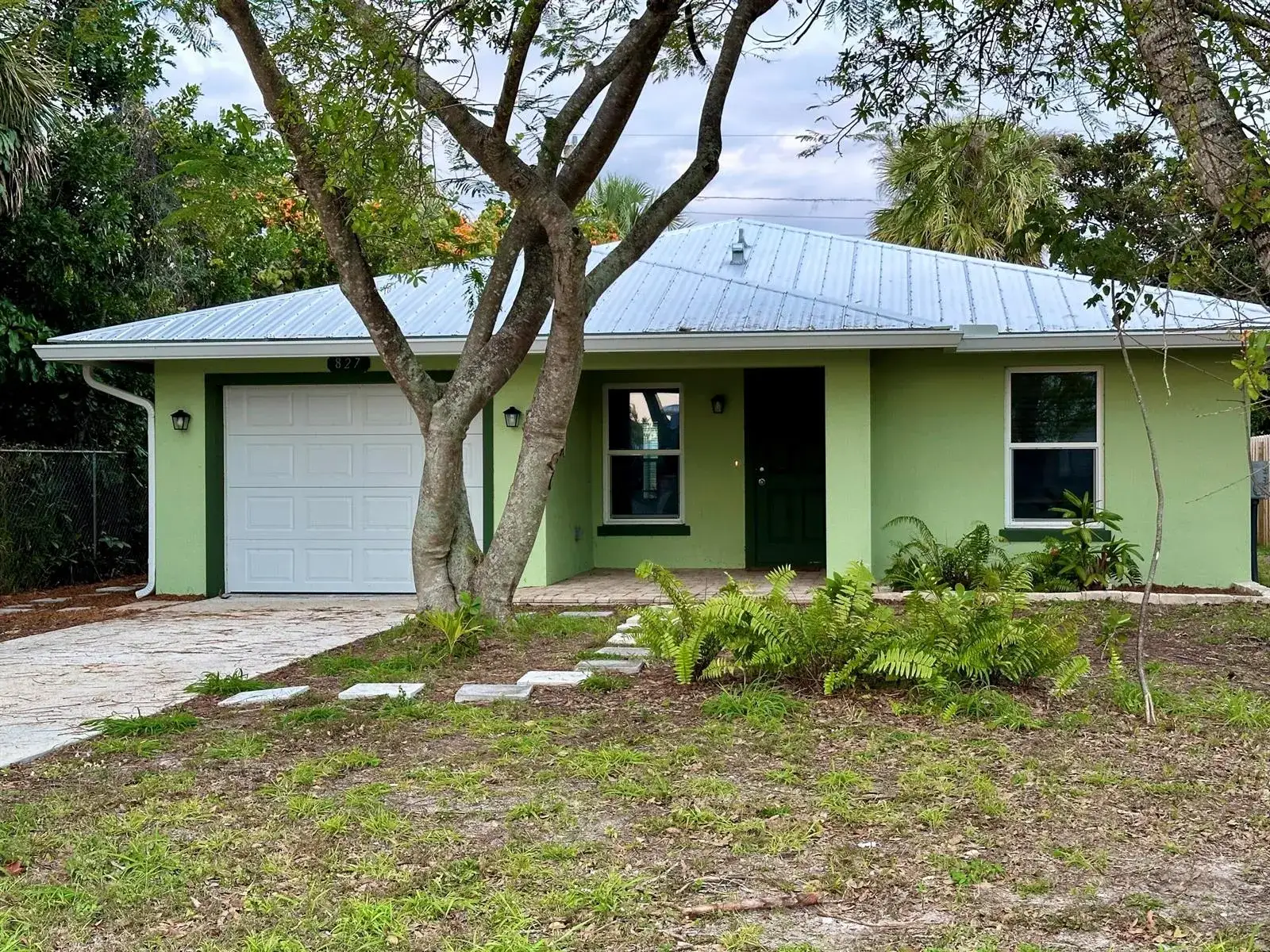 3 bedroom 2 bath Residential Lease for rent at 827 SE 6TH Street, Stuart FL 34994