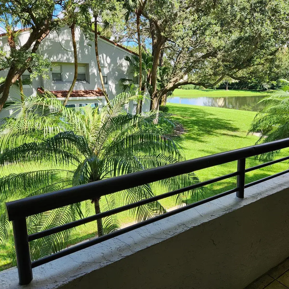 1 bedroom 1 bath Residential for sale at 851 Lyons Road # 22203, Coconut Creek FL 33063