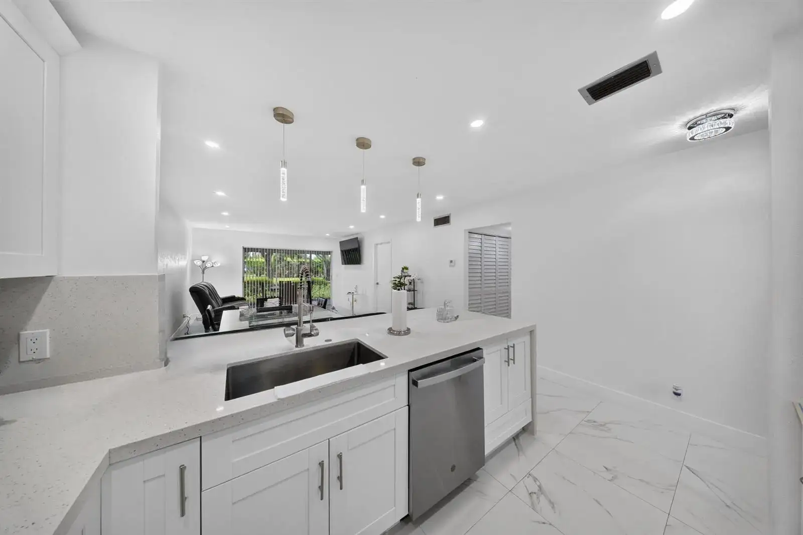 2 bedroom 2 bath Residential for sale at 265 CAPE COD Circle, Lake Worth FL 33467