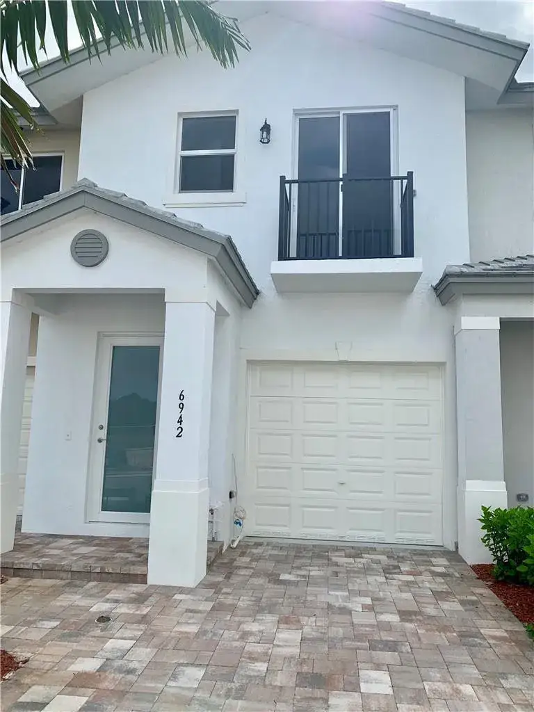 3 bedroom 2 bath Residential for sale at 6954 PINES Circle # 51, Coconut Creek FL 33073