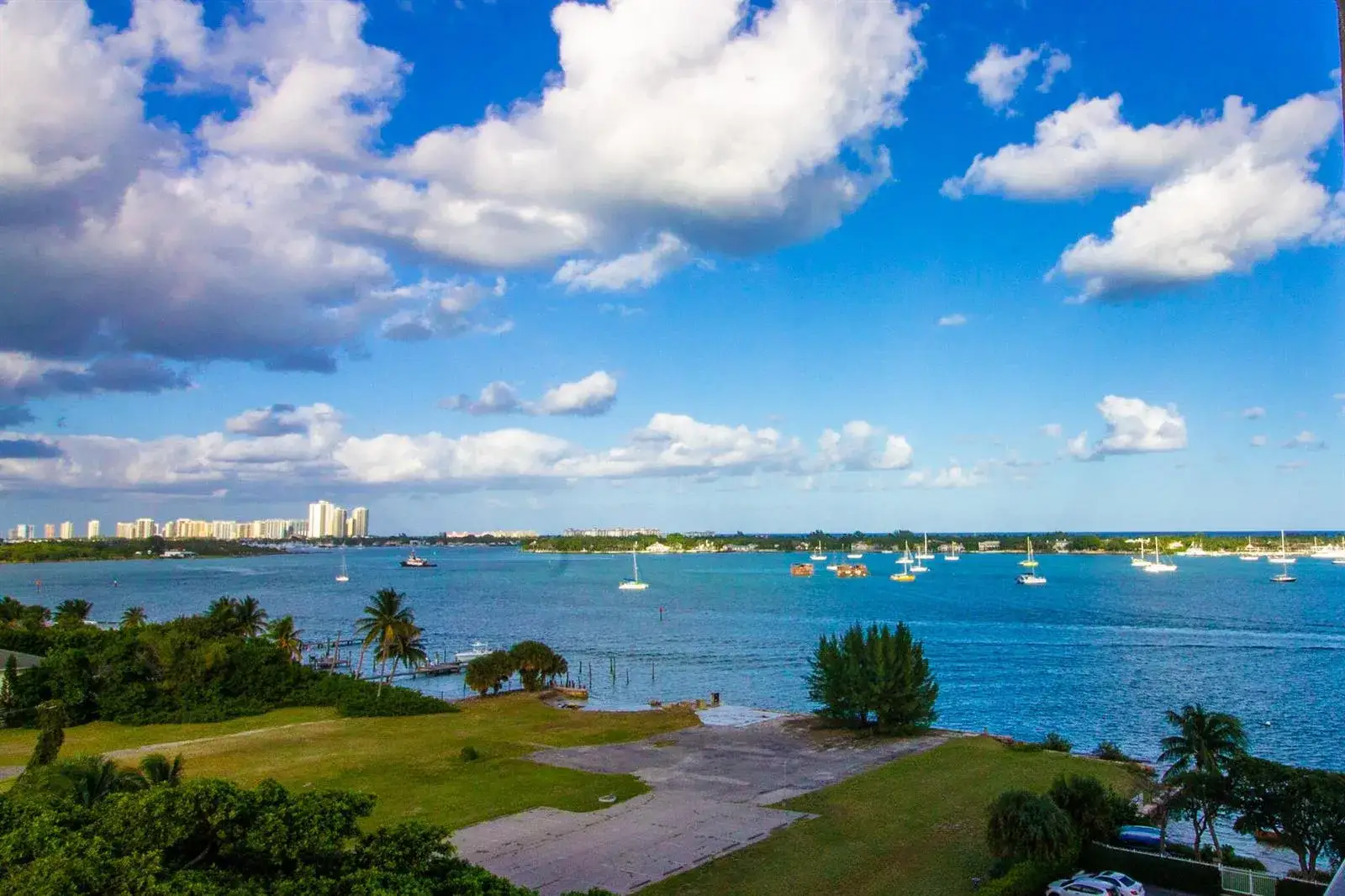 1 bedroom 1 bath Residential Lease for rent at 5600 N Flagler Drive, West Palm Beach FL 33407