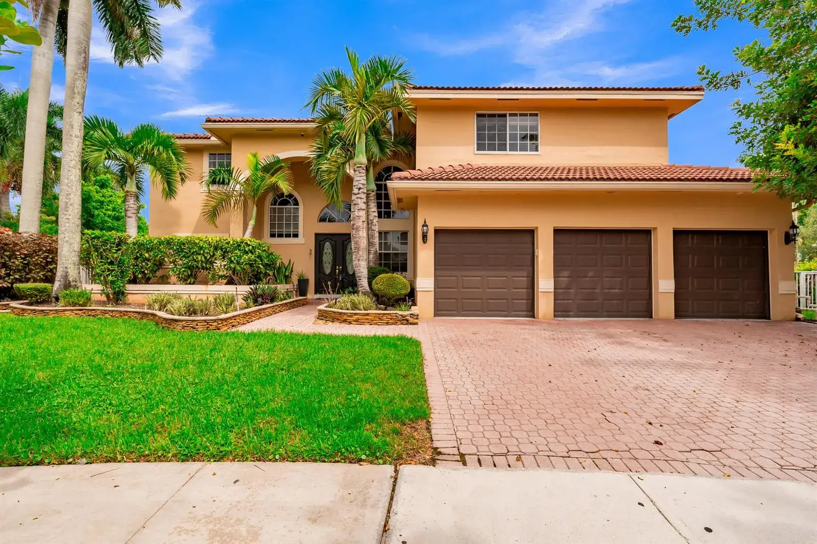 5 bedroom 4 bath Residential Lease for rent at 1333 SW 175th Way, Pembroke Pines FL 33029