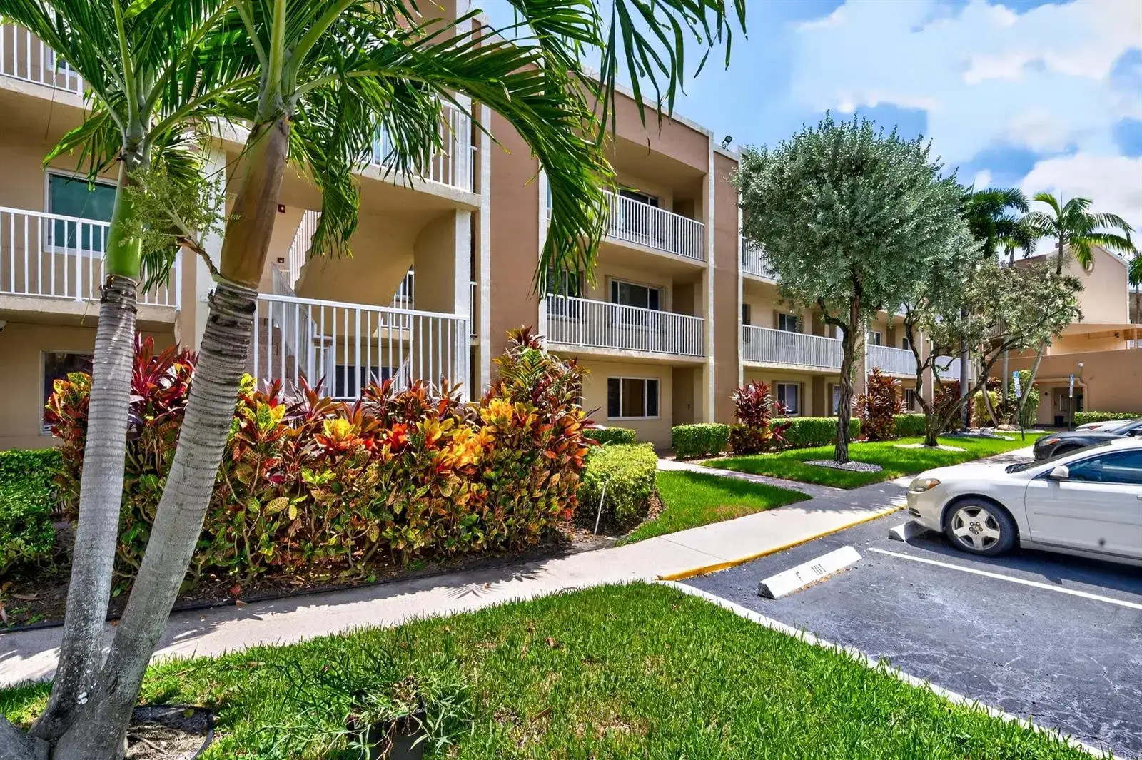 2 bedroom 2 bath Residential for sale at 7348 N DEVON Drive # 203, Tamarac FL 33321