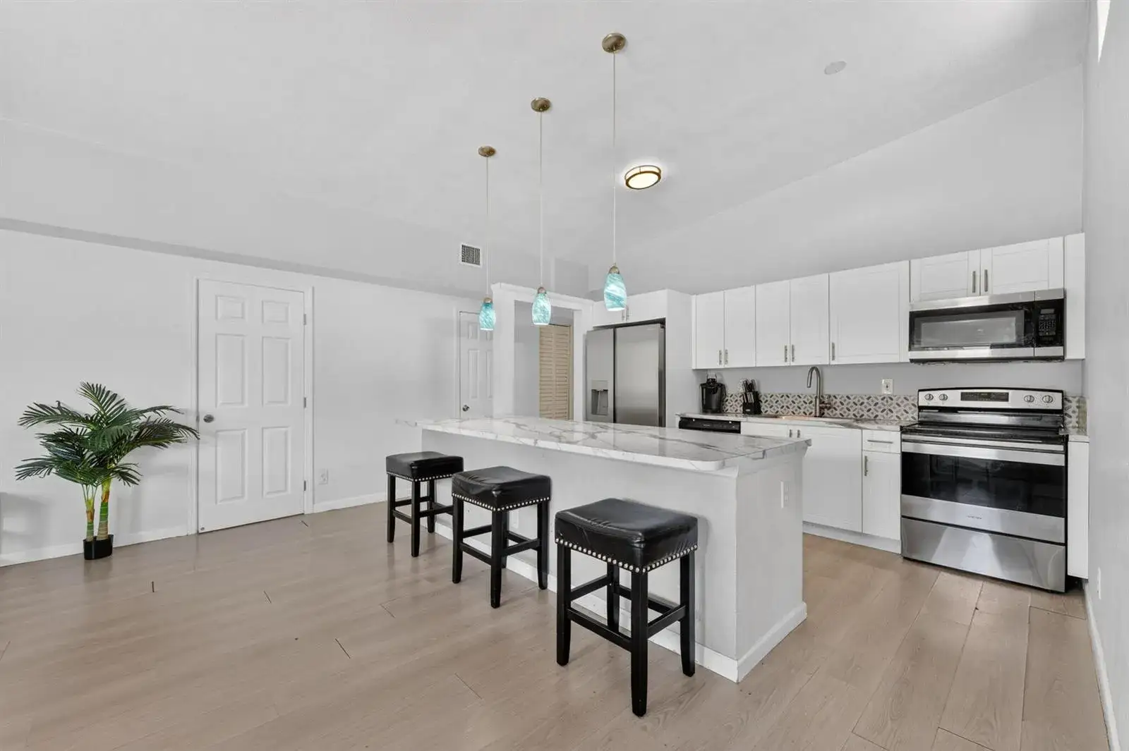 910 NW 17TH Avenue, Fort Lauderdale FL 33311