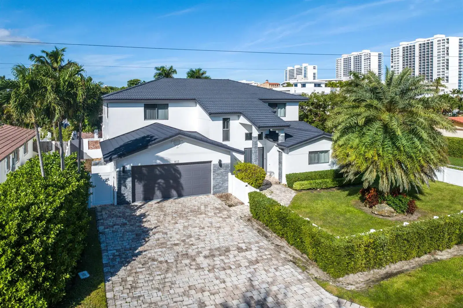 6 bedroom 4 bath Residential for sale at 811 SE 31st Street, Boca Raton FL 33432