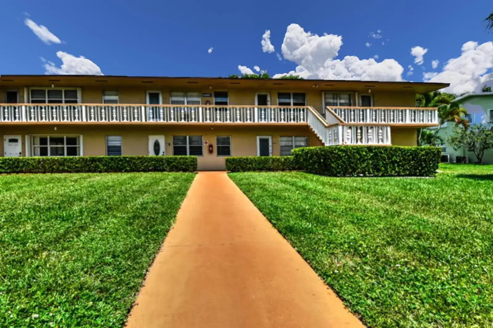 2 bedroom 1 bath Residential for sale at 203 Coventry I, West Palm Beach FL 33417
