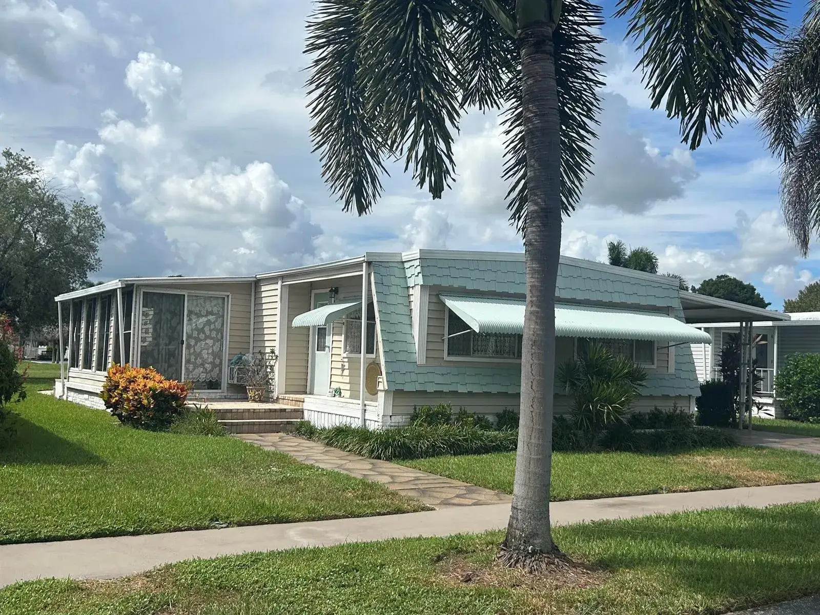 2 bedroom 2 bath Residential for sale at 132 NW 53RD Place, Deerfield Beach FL 33064
