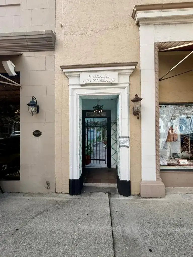 2 bedroom 1 bath Residential Lease for rent at 406 NORTHWOOD Road # 4, West Palm Beach FL 33407