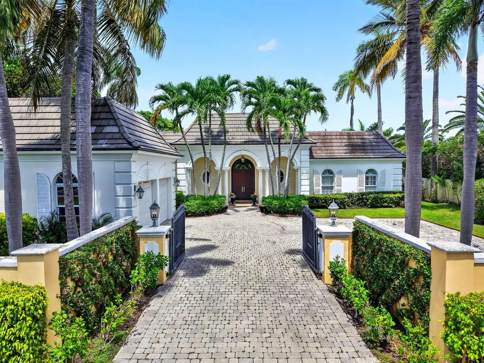 4 bedroom 5 bath Residential for sale at 255 CHERRY Lane, Palm Beach FL 33480