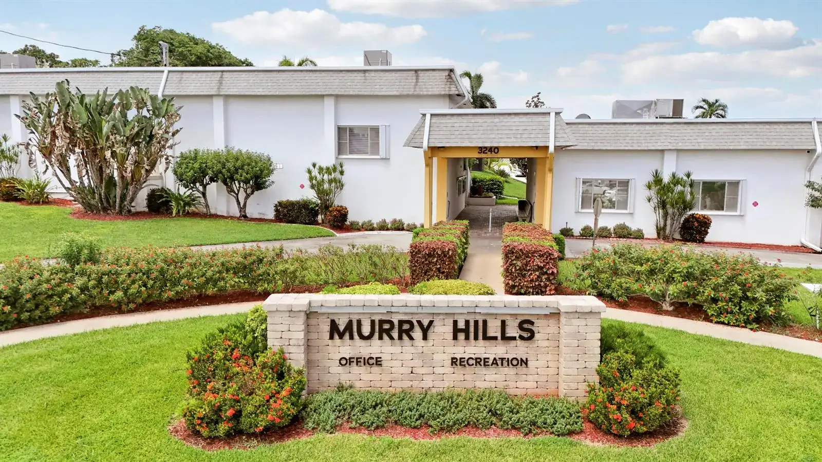 1 bedroom 1 bath Residential for sale at 3040 LAKE OSBORNE Drive # 109, FL 33461