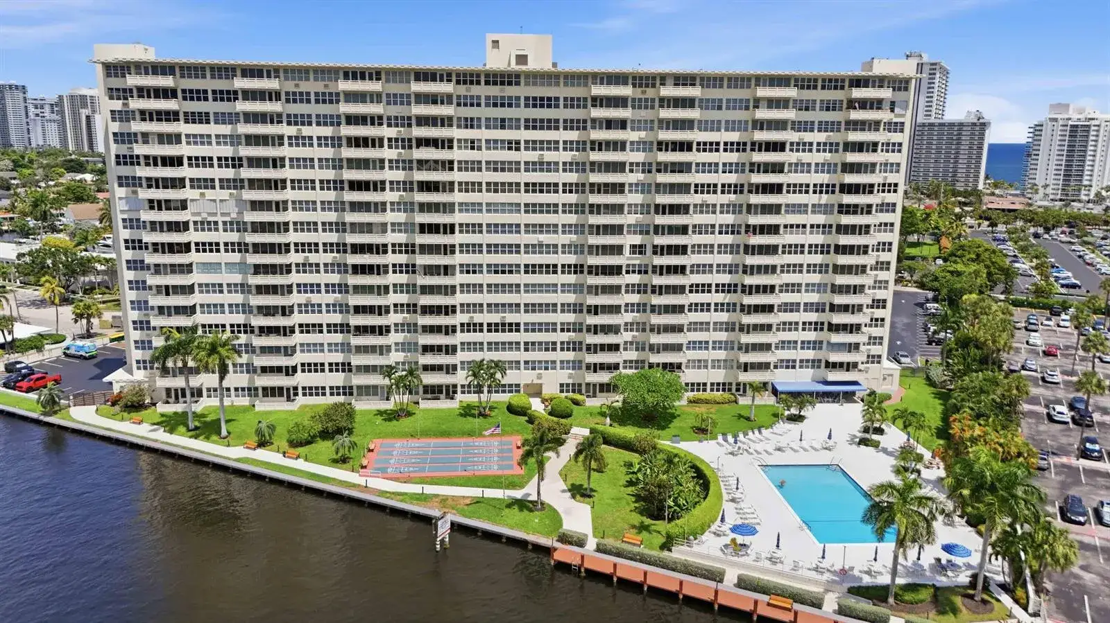 1 bedroom 1 bath Residential for sale at 3200 NE 36th Street Unit 318, Fort Lauderdale FL 33308