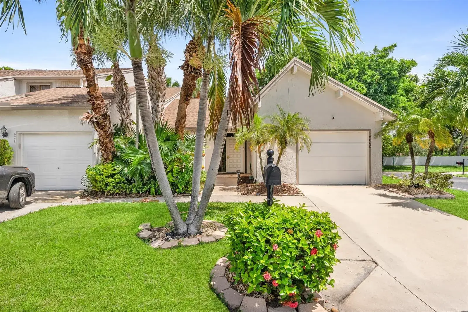 3 bedroom 2 bath Residential for sale at 6660 CANARY PALM Circle, Boca Raton FL 33433