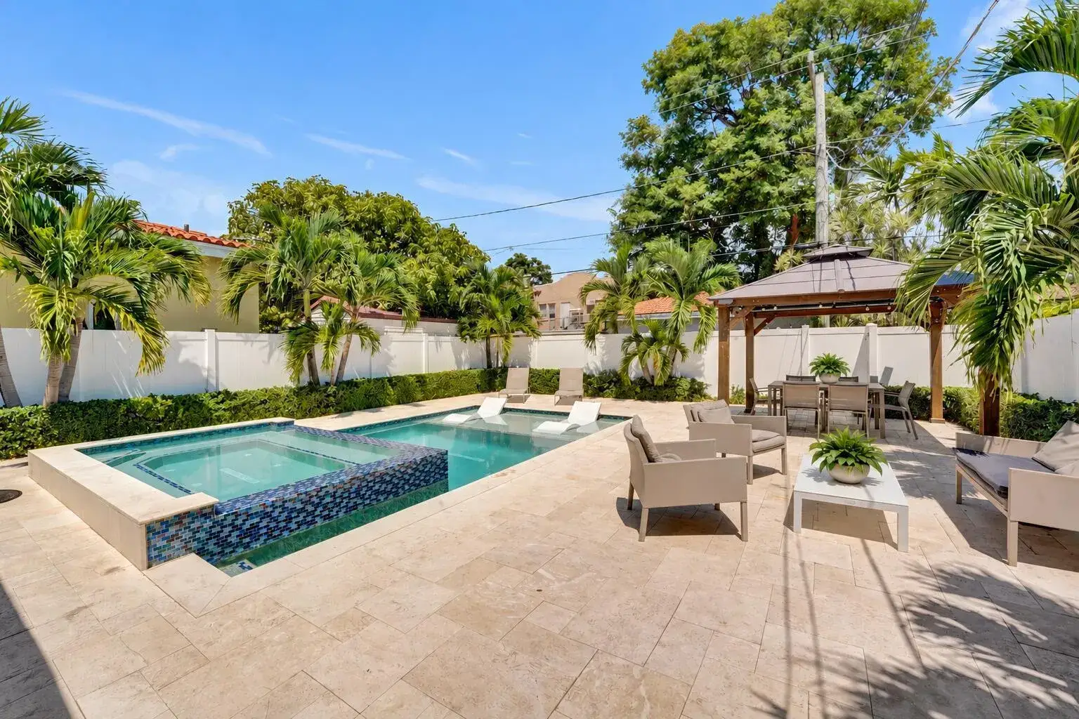 3 bedroom 2 bath Residential for sale at 1535 HOLLYWOOD Boulevard, Hollywood FL 33020