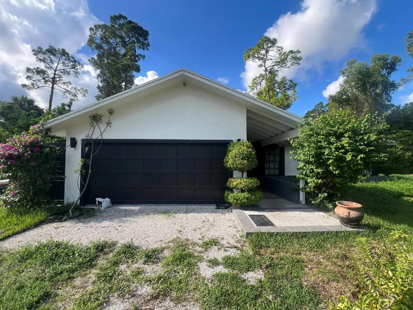 3 bedroom 2 bath Residential for sale at 16744 E BRIGHTON Drive E, FL 33470