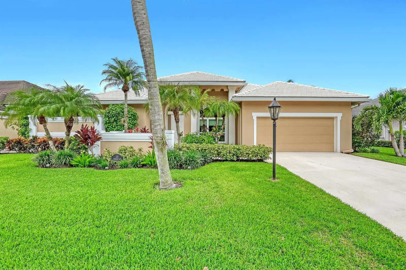 23 Windward Isle, Palm Beach Gardens FL 33418