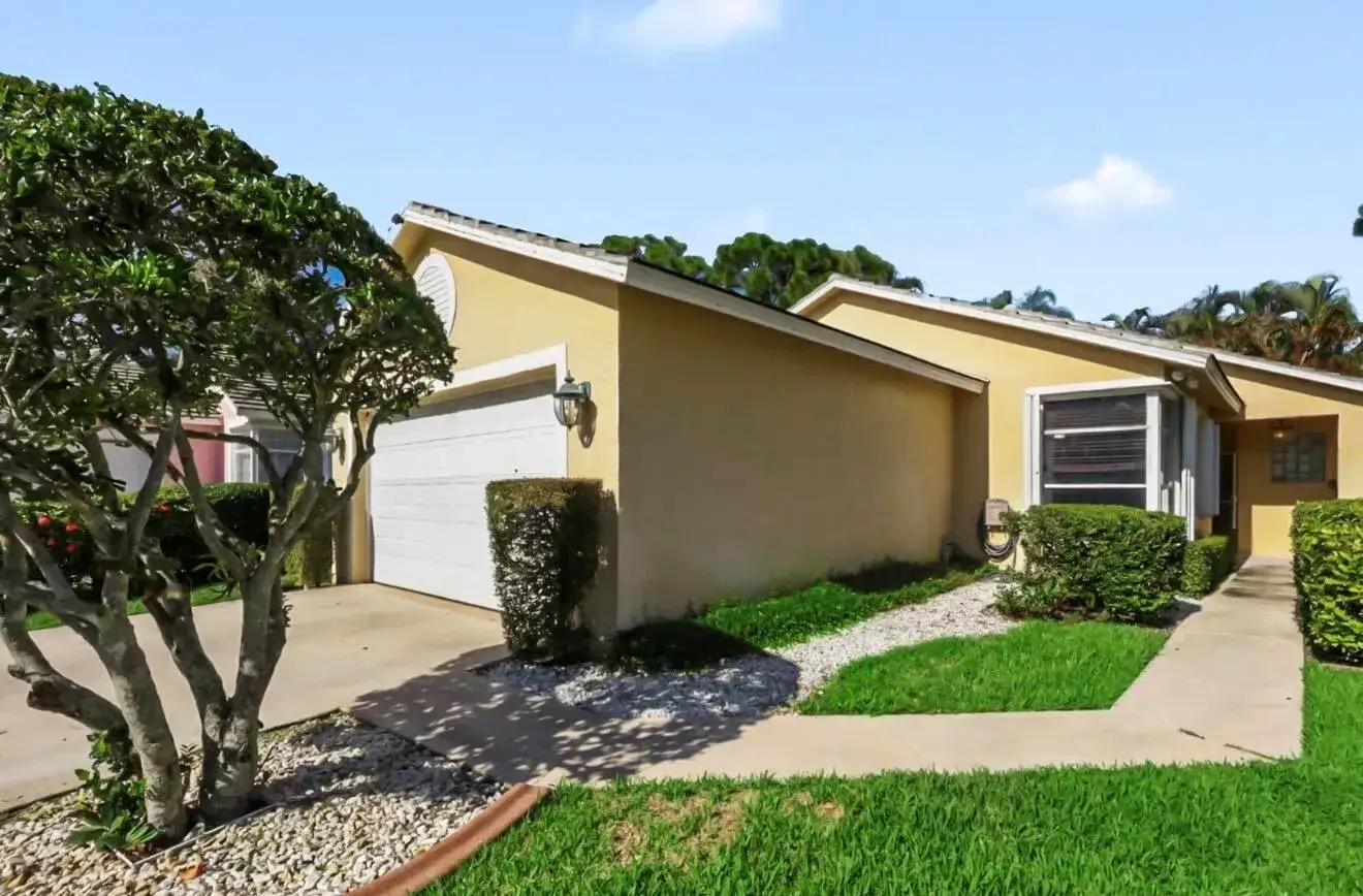 3 bedroom 2 bath Residential for sale at 172 HARBOR LAKE Circle, FL 33413