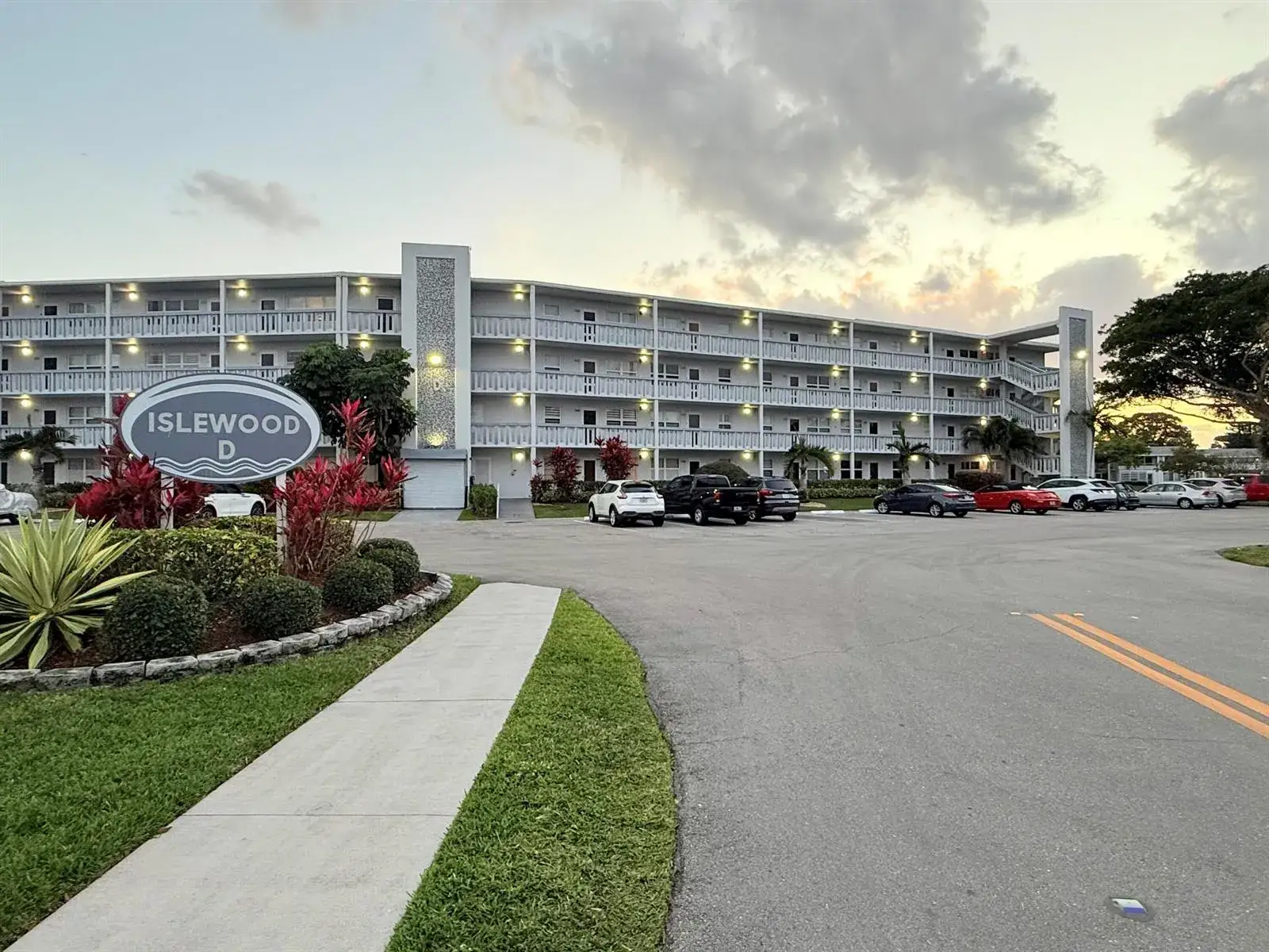 2 bedroom 2 bath Residential for sale at 4015 Islewood D, Deerfield Beach FL 33442