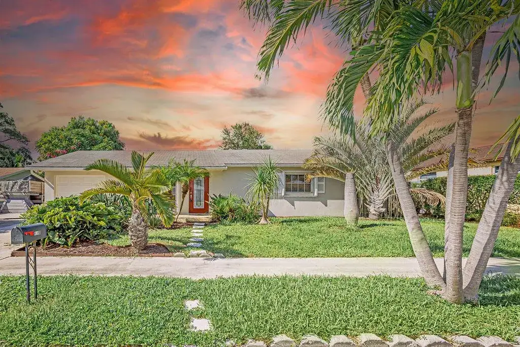 2 bedroom 2 bath Residential Lease for rent at 1750 16TH Avenue N, FL 33460