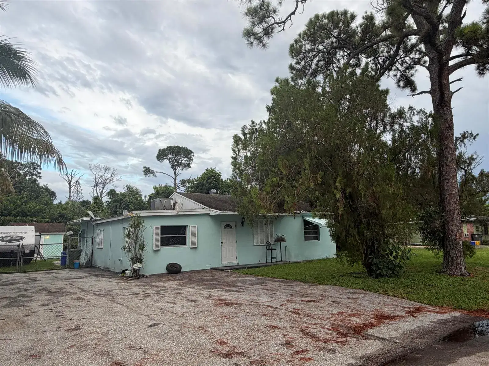 3 bedroom 2 bath Residential for sale at 3082 Reo Lane, Palm Springs FL 33461