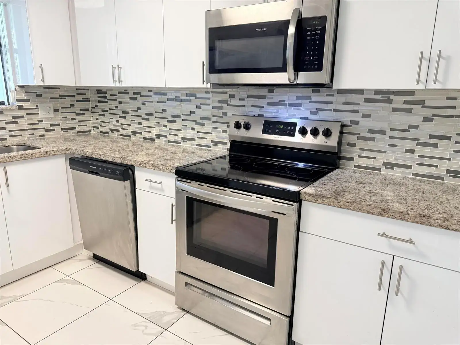3 bedroom 2 bath Residential Lease for rent at 1104 RIVERSIDE Drive, FL 33463