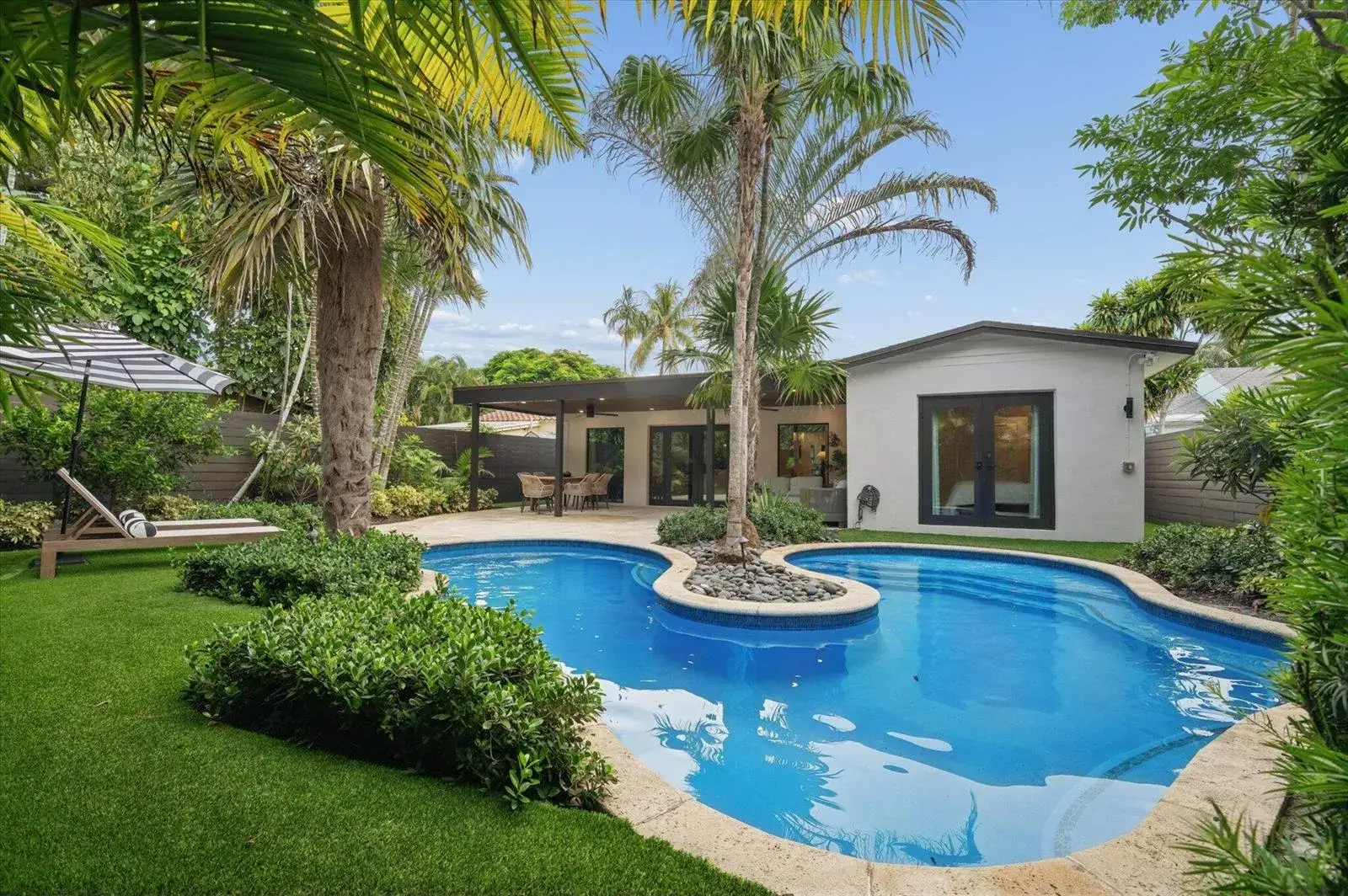 3 bedroom 2 bath Residential for sale at 541 NE 8th Avenue, Fort Lauderdale FL 33301