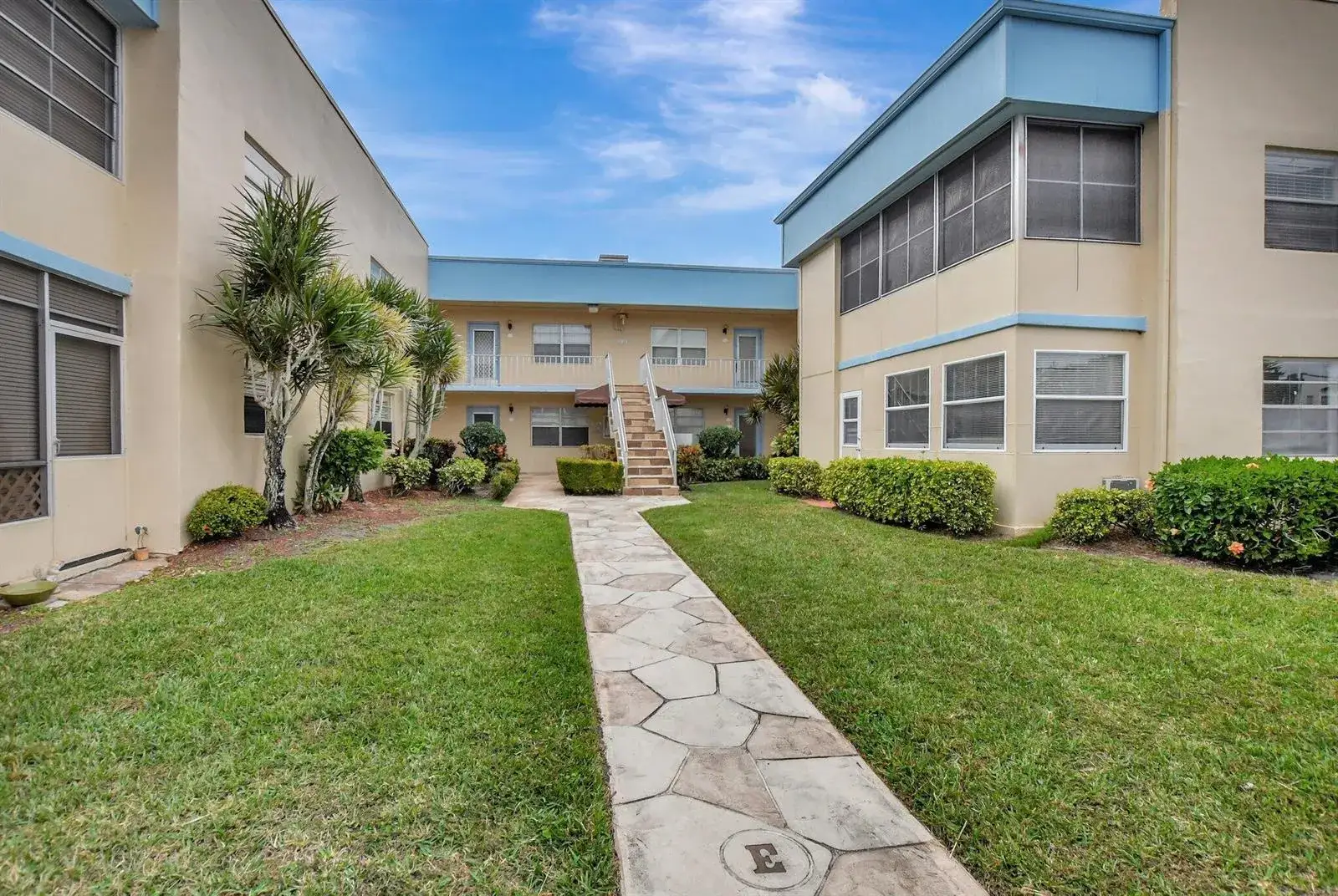2 bedroom 2 bath Residential for sale at 204 Burgundy E, Delray Beach FL 33484