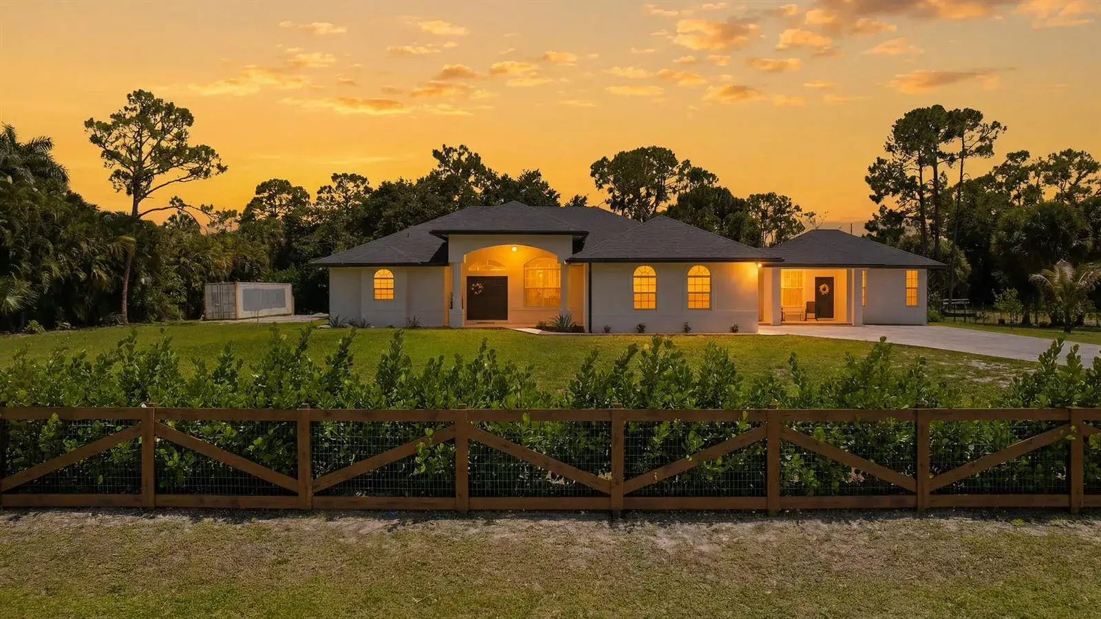 5 bedroom 3 bath Residential for sale at 18220 90TH Street N, FL 33470