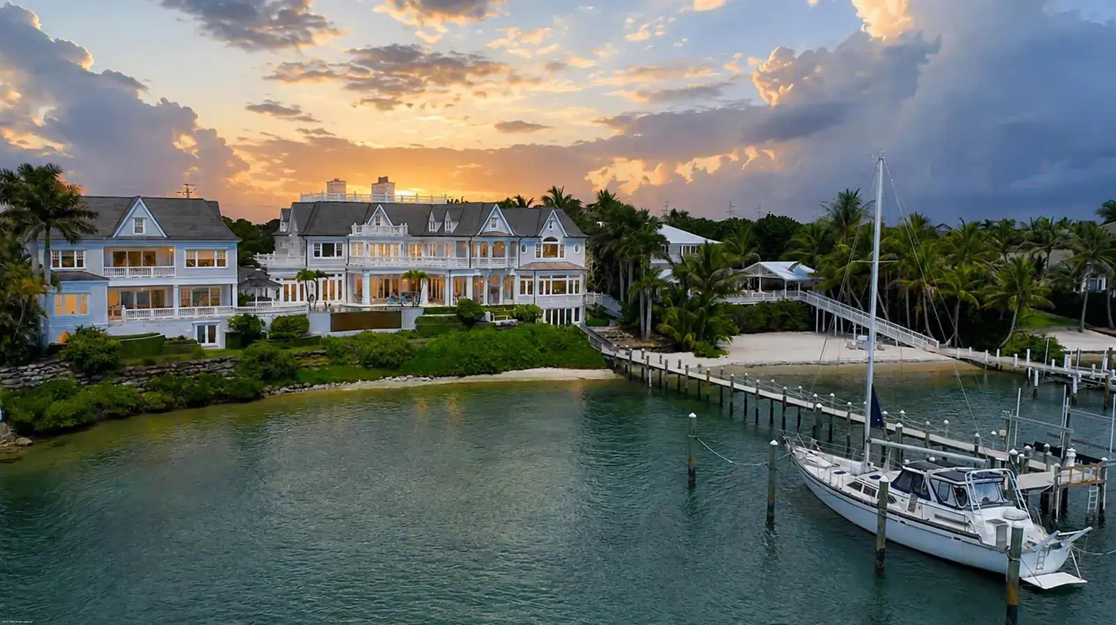 8 bedroom 9 bath Residential for sale at 17667 SE Federal Highway, Tequesta FL 33469