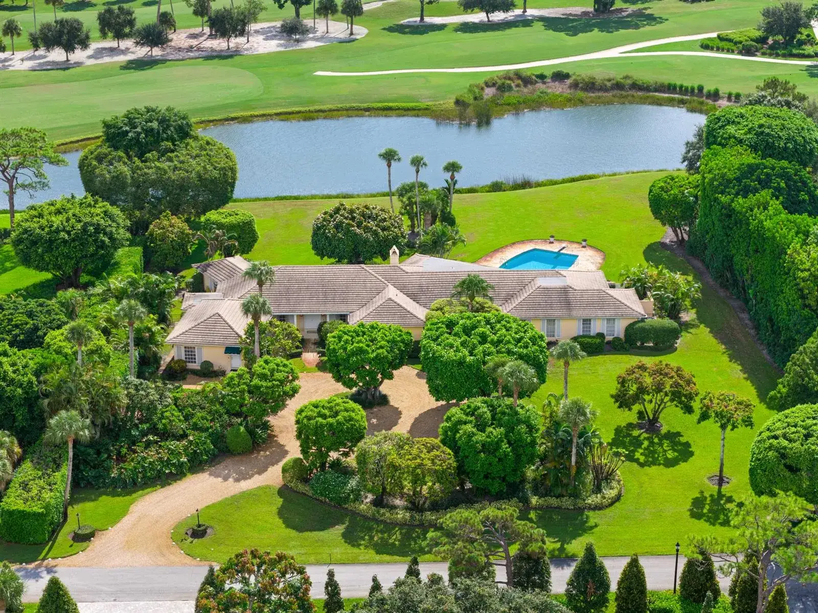 5 bedroom 6 bath Residential for sale at 8 COUNTRY Road W, FL 33436