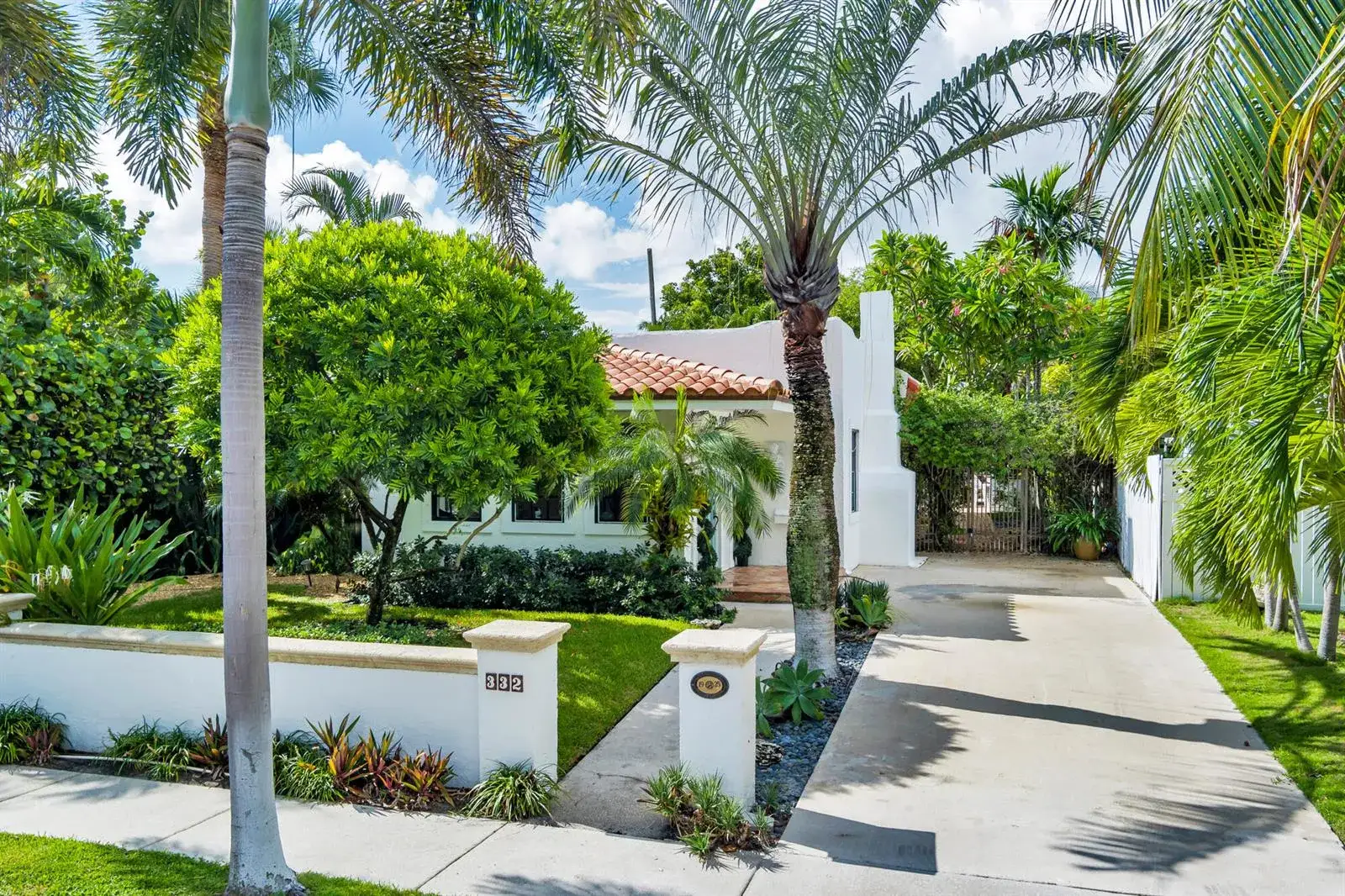 2 bedroom 2 bath Residential for sale at 332 PILGRIM Road, West Palm Beach FL 33405