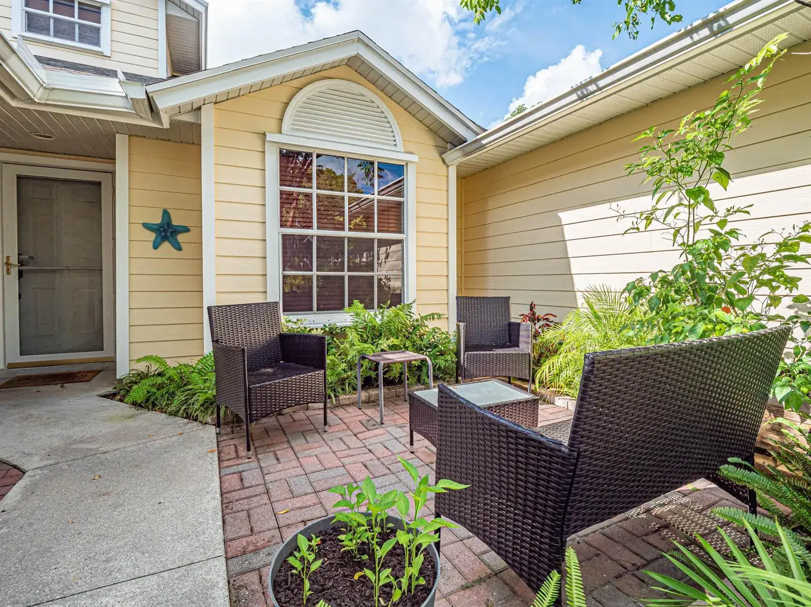 2 bedroom 2 bath Residential Lease for rent at 559 6TH Street, Vero Beach FL 32962