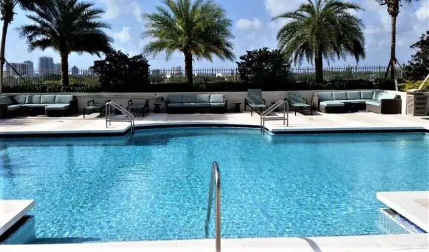 1 bedroom 1 bath Residential Lease for rent at 3000 CORAL Way # 707, Miami FL 33145
